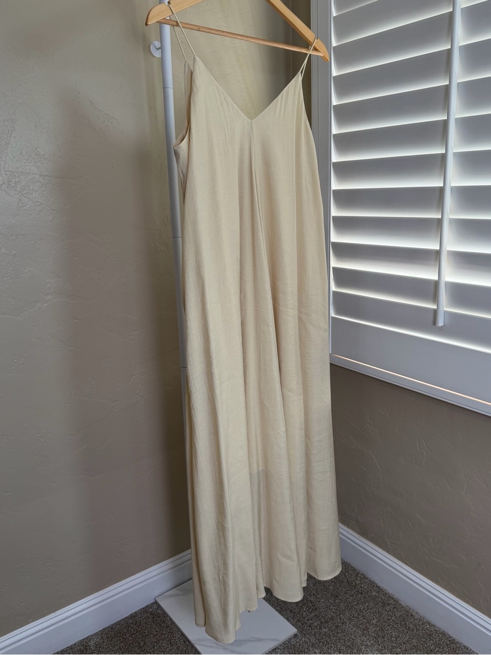 Commense Apricot Light Beige Flowy Maxi Dress Relaxed V-Neck Small NWT - Picture 6 of 11